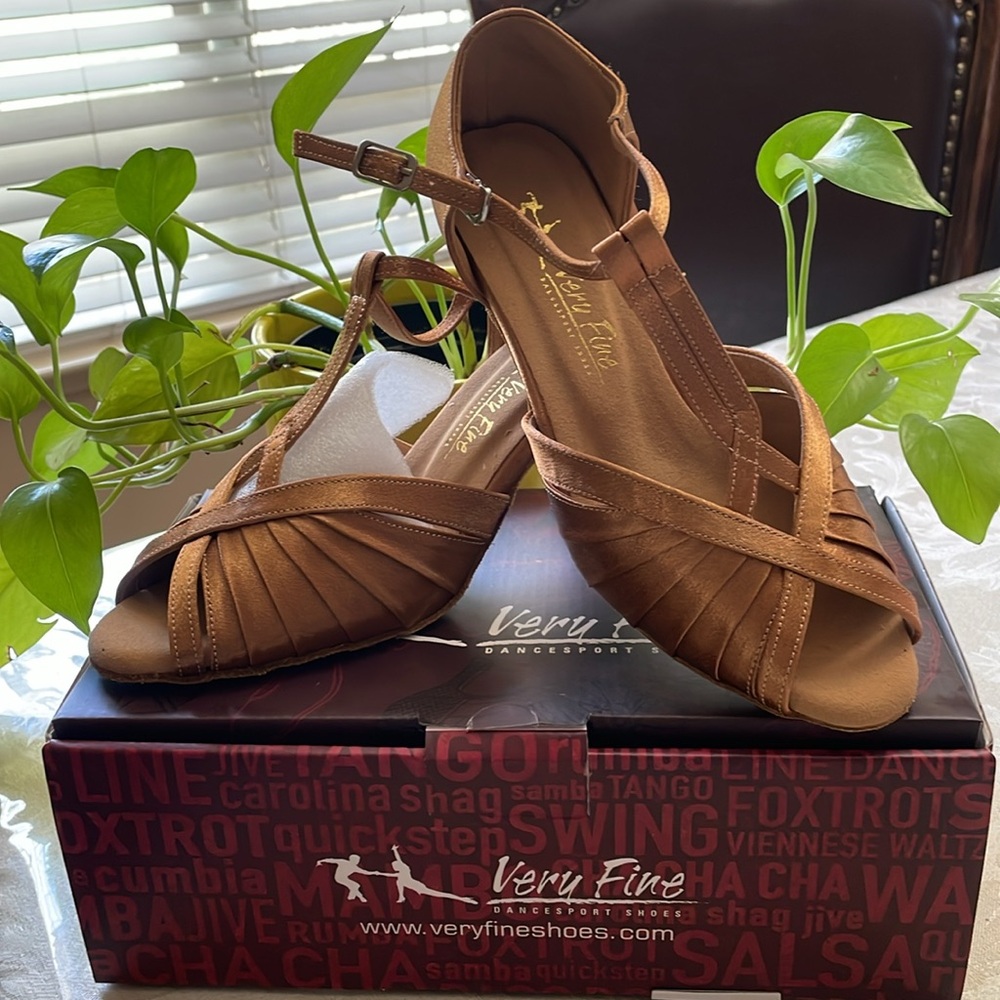 Very Fine Dance Women's Tan Brown Satin Latin Ballroom Salsa 2.5 heal size 6.5 - Picture 2 of 6
